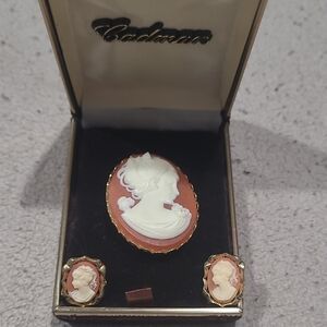 Cameo Jewelry Set - Gold and Cream
